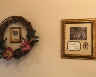 Living room Lot #9 Group with (2) prints $Grape vine wreath $30.00