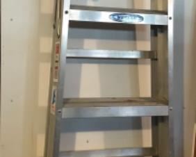 Garage Lot #36 Weiner metal 6ft ladder $20.00