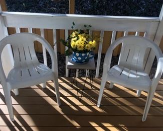 Porch Lot #2 Plastic chairs & flower arrangement $10.00