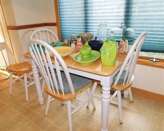 Nice kitchen table with 4 chairs $150