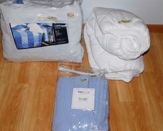 Shades of blue blocks Twin XL bedspread in bag $15  Very nice mattress pad, no stains $12                                         Cotton blanket $10