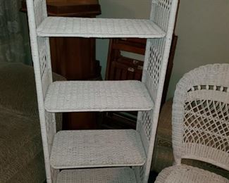 $70 (P7)
Decorative Wicker Shelves (Shelves can be removed)
