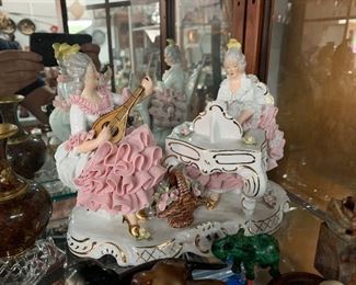 $99 Dresden Lace Console Group Figurine