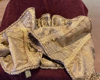 Stratford Home Table Runner $12