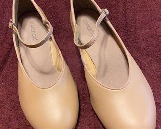 Ladies Dance Shoes Capezio Tan Gently Used Size 9M $20