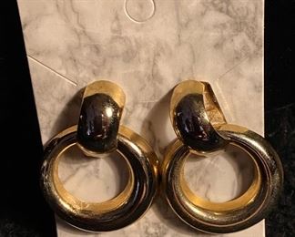 Costume Jewelry Pierced Earrings Set $4