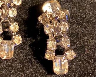 Costume Jewelry Vintage Rhinestone Necklace with Clip On Earrings Set $24