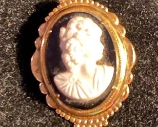 Costume Jewelry Vintage Cameo Broach $10