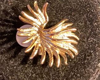 Costume Jewelry Flared Leaf Broach $12
