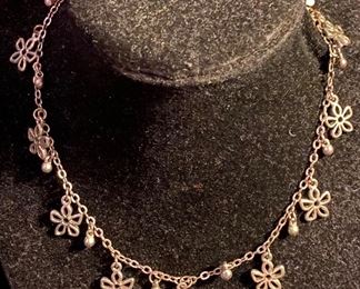 Costume Jewelry Necklace Daisies $8