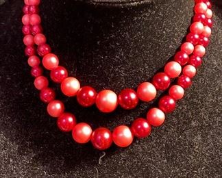 Costume Jewelry Pink & Red Colored Beaded Necklace $8