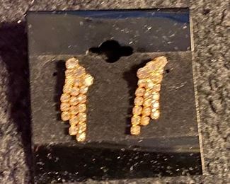 Costume Jewelry Electroplated Rhinestone Earrings Pierced $24