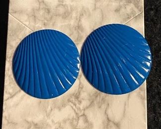 Costume Jewelry Blue Pierced Ears Earrings Seashell Design $2