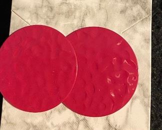 Costume Jewelry Round Fuschia Pierced Ears Earrings $2