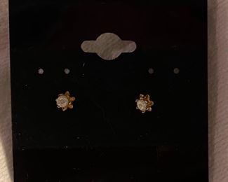 Costume Jewelry Earring Studs $4