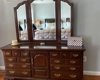 Thomasville Dresser & Mirror,