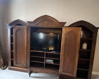 center cabinet 350..  side shelves not for sale