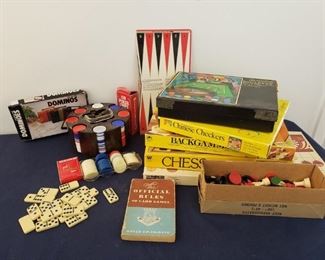Classic Game Lot with Poker Chips and Roulette Boardhttps://ctbids.com/#!/description/share/365989