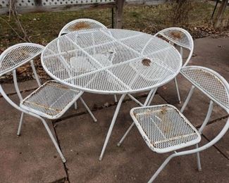 Fixer Upper: Outdoor Metal Table & Chairs https://ctbids.com/#!/description/share/367441