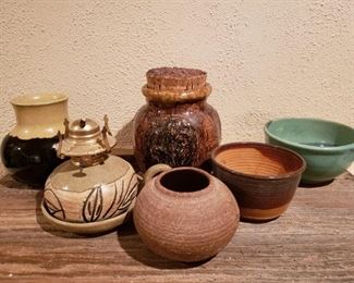 Vintage Pottery Lot #4 https://ctbids.com/#!/description/share/364892