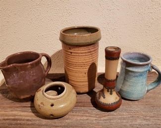 Vintage Pottery Lot #3 https://ctbids.com/#!/description/share/364893