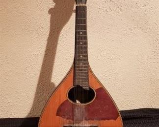 Antique Sammo Flatback Mandolin https://ctbids.com/#!/description/share/362104