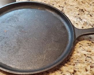 Lodge cast iron skillet