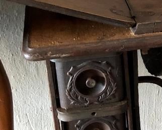 Antique singer sewing machine
$100