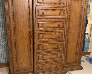 Beautiful Gentleman’s cabinet!
Great storage space and a beautiful piece!
$250