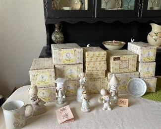 Wonderful collection of Precious Moments! 22 pieces, some retired pieces,
14 in original boxes.
$300