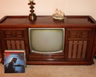 Magnavox Stereo/TV  $75 - Works!