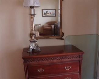 Mahogany 3-drawer chest and bevelled mirror
