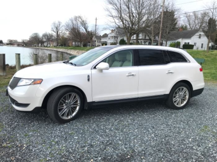 2015 Lincoln MKT ecoboost with approx 66,000 miles. 