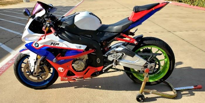 BMW S1000RR
2011 
1 Owner bike
35,000 miles
Many extras. 
Minor nicks and scratches 
Full system akrapovic exhaust 
Race rail
For steering dampener 
Crg levers
Powder coated rims
Several extra fairings
Bike stand
Day 1 price is $8,200.00; There is a reserve price on this item. If interested hit the "Contact to Buy" button or text Billie at (281) 739-5749