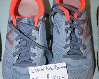 #55b,   Ladies New Balance  9 1/2 Great Cond  