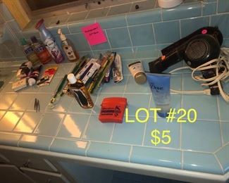lot No. 20 Bathroom items