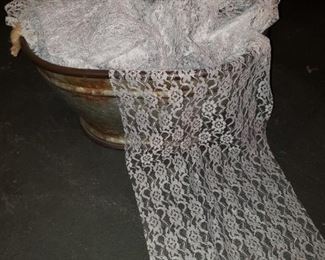 9 foot table runners-$4.50 each 
2 dozen available
Great for a wedding