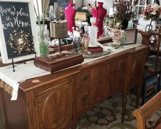 Matching Buffet-$500
Discount if you are buying all 3 pieces
No Place Like Our Home Sign-$28SOLD
Lilies-$12
Italian Music Jewelry Box-$75-SOLD
Glass Set-$25 for 4
Decanter-$15
Gold Mini Tray-$3
Silver Oval Tray-$20
Pink Lamp-$30
Plant-$9
Thankful Runner-$28