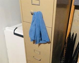 4 drawer metal file cabinet $40.00