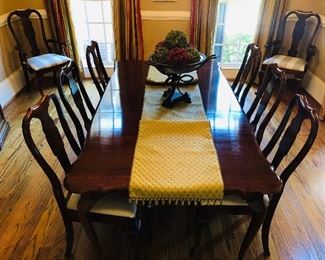 Pennesylvania House dining room table including extra leaf & table pads (neither shown) with 6 chairs + 2 arm chairs for the head of the table! $949.00
Measuring: 42 inches wide x 77 inches w/ one leaf in (each leaf is 15 inches), 29 inches high