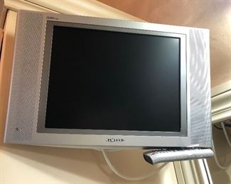 Samsung tv with remote $32.00