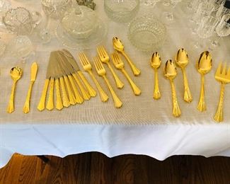 Royal Gallery 42 pc gold silverware set priced @ 40.00
