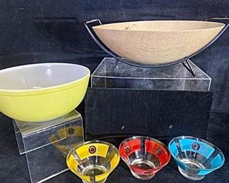 032m MidCentury Fiberglass Bowl With Cradle