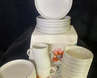 081m Crate  Barrel Dinnerware