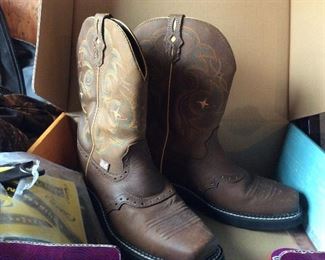 Justin boots Women’s 9B NEVER WORN $60