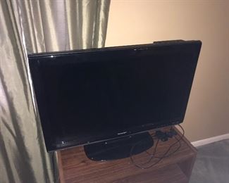 tv, 32 inch screen $75