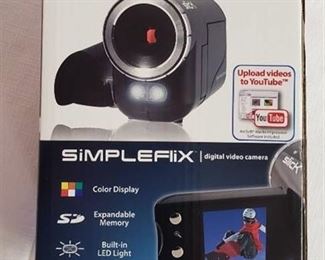 SLICK SIMPLEFLIX DIGITAL VIDEO CAMERA 4X DIGITAL ZOOM ~ NIB