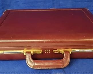 Vintage Wine Leather Ventura Breifcase w/combo lock (113) ~ dings on corners & edges
