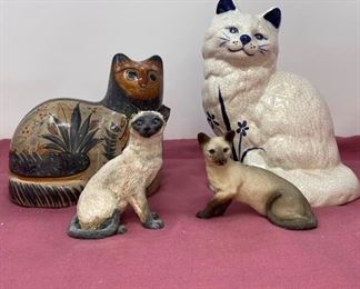 Vintage Cat Figurines https://ctbids.com/#!/description/share/373130