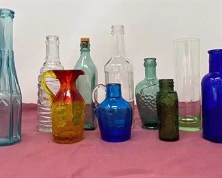 Decorative Bottles https://ctbids.com/#!/description/share/373146
